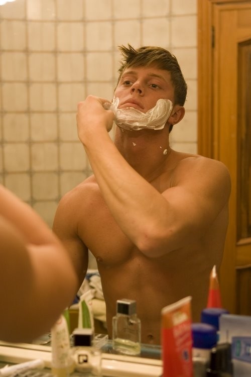 Неголені чоловіки сексуально привабливіші?