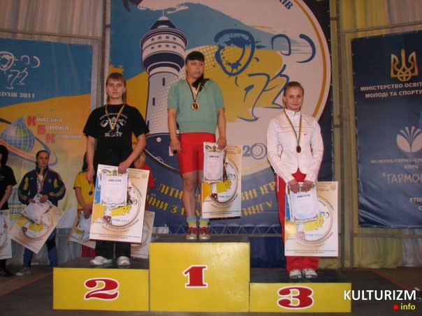 Фото із Чемпіонату України з пауерліфтингу 2011 у Глухові