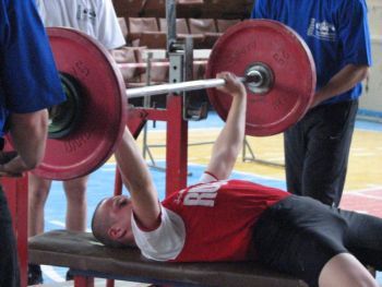 30 липня Кубок Уралу по безекіпіровочному жиму штанги