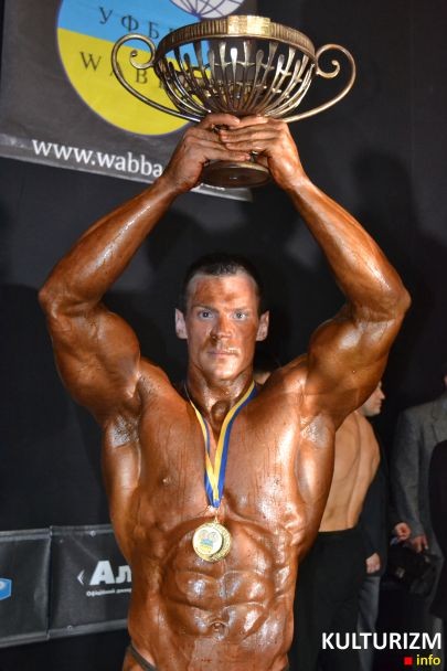 Бодибілдер Павло Скороход на Кубку WABBA 2012. Фото + відео