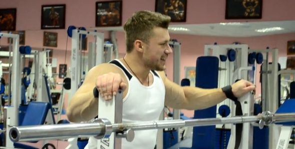 Бодибілдер Іван Ващенко: тренування спини та біцепсів на сушці. Відео