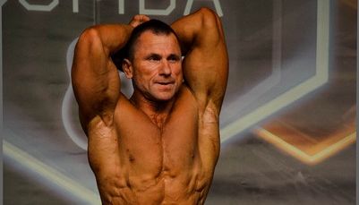 Бодибілдер Петро Дмитрієнко на Чемпіонаті України 2012 IFBB. Фото