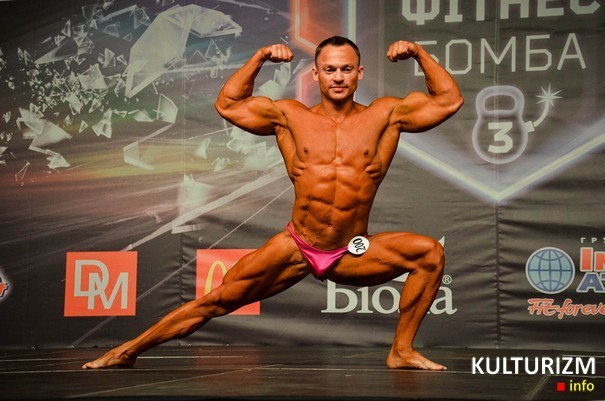 Бодибілдер Олег Артюшкін на Чемпіонаті України IFBB 2012. Фото