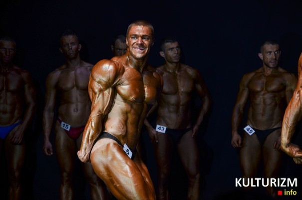 Бодибілдер Юрій Підчаша на Кубку України WABBA 2013. Фото