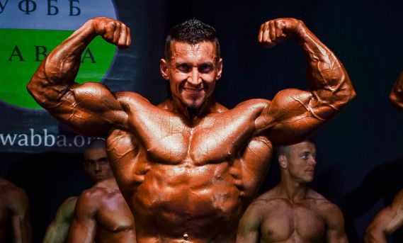 Бодибілдер Микола Карпук на Кубку WABBA 2013. Фото