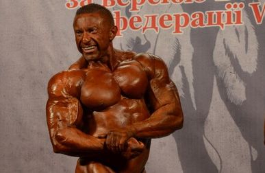 Бодибілдер Павло Черноус на Кубку UBPF України 2013. Фото