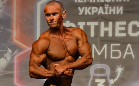 Бодибілдер Олександр Костенко на Чемпіонаті України IFBB 2012. Фото