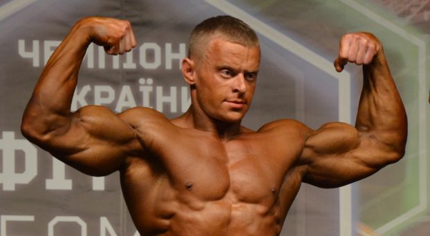 Культурист Денис Джулай на Чемпіонаті України IFBB 2012. Фото