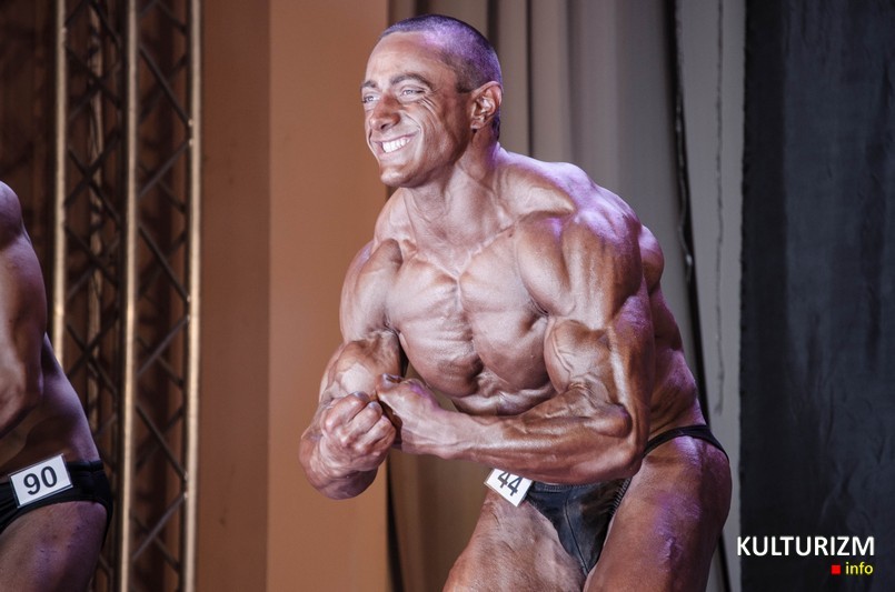 Бодібілдер Андрій Кривий на Кубку України WABBA 2015. Фотогалерея