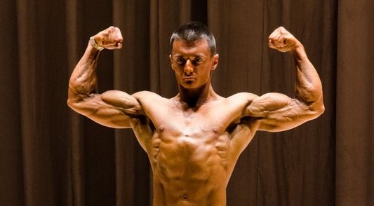 Бодібілдер Олександр Афанасьєв на Чемпіонаті України UBPF 2015. Фото